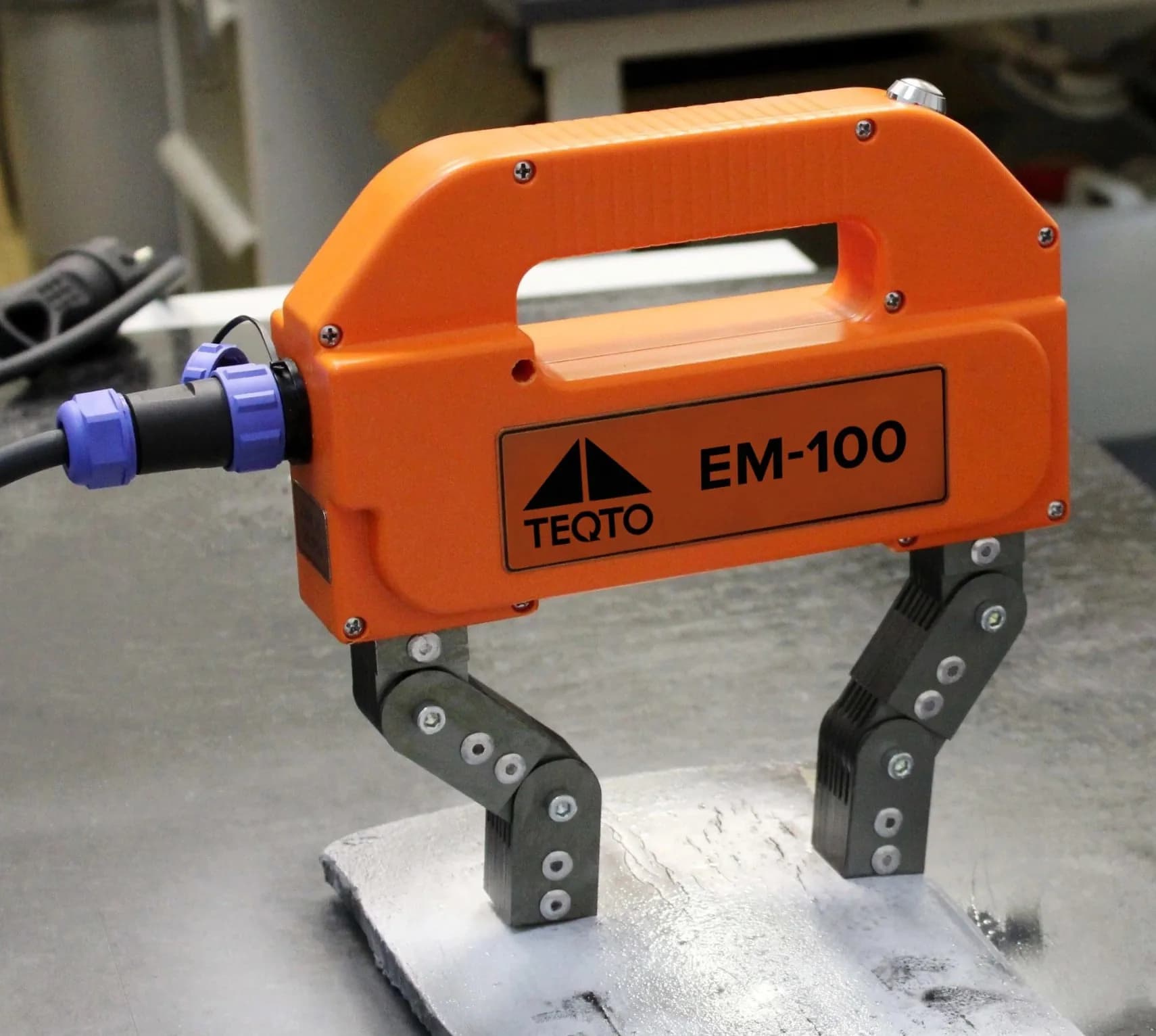 EM-100 - Magnetic particle inspection yoke — 2